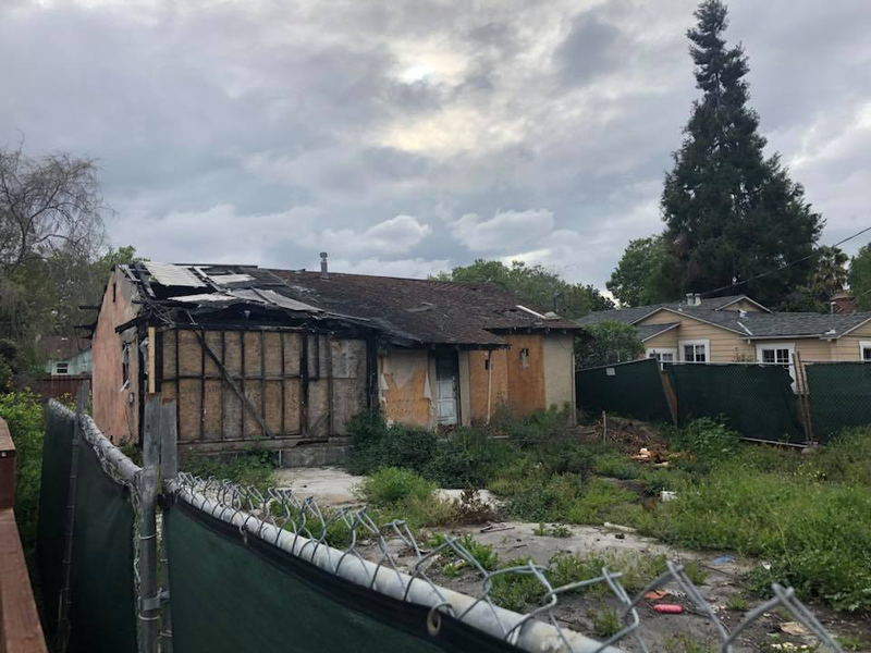 Illustration for article titled Por el módico precio de 800.000 dólares te puedes comprar esta casa incendiada en Silicon Valley